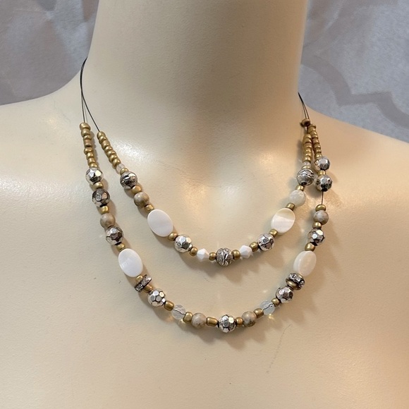 Multi layer stone bead necklace. Excellent condition. - Picture 3 of 3